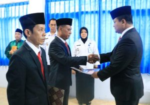 KEPALA BNNP KALTARA MENGAMBIL SUMPAH/JANJI PNS DAN MELANTIK PEJABAT PENGAWAS