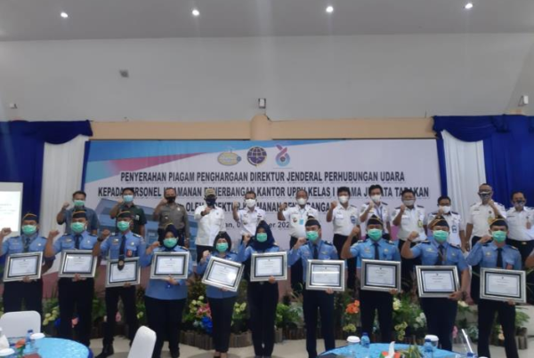 KEPALA BNNP KALTARA MENGHADIRI UNDANGAN PENYERAHAN PIAGAM PENGHARGAAN KEPADA PERSONEL BANDARA JUWATA TARAKAN KEPALA BNNP KALTARA MENGHADIRI UNDANGAN PENYERAHAN PIAGAM PENGHARGAAN KEPADA PERSONEL BANDARA JUWATA TARAKAN