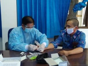 SATGAS PENCEGAHAN COVID-19 BNNP KALTARA MELAKSANAKAN PEMERIKSAAN RAPID TEST COVID – 19 BAGI PERSONIL DI LINGKUNGAN BNNP KALTARA