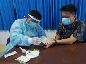 SATGAS PENCEGAHAN COVID-19 BNNP KALTARA MELAKSANAKAN PEMERIKSAAN RAPID TEST COVID – 19 BAGI PERSONIL DI LINGKUNGAN BNNP KALTARA