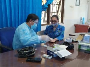 SATGAS PENCEGAHAN COVID-19 BNNP KALTARA MELAKSANAKAN PEMERIKSAAN RAPID TEST COVID – 19 BAGI PERSONIL DI LINGKUNGAN BNNP KALTARA
