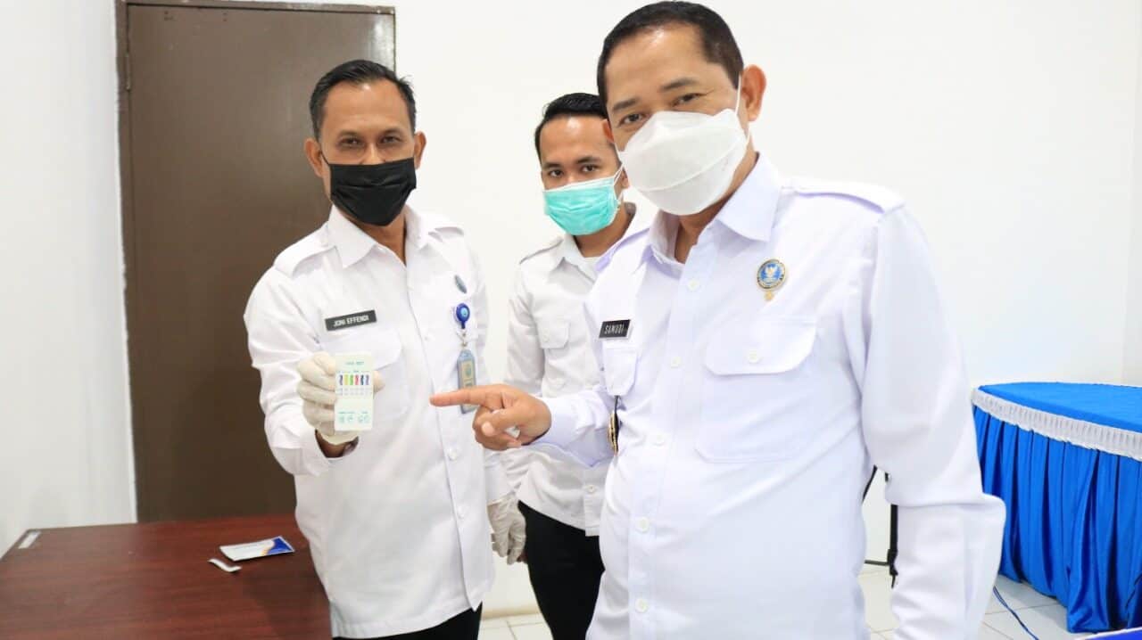 BNNP KALIMANTAN UTARA MELAKUKAN TES URINE SELURUH PERSONEL, INI HASILNYA ! BNNP KALIMANTAN UTARA MELAKUKAN TES URINE SELURUH PERSONEL, INI HASILNYA !