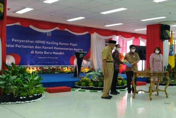 MENGHADIRI UNDANGAN GUBERNUR KALIMANTAN UTARA ” PENYERAHAN NOTA PERSETUJUAN HIBAH DAERAH KAPLING KANTOR PAJAK, BALAI PERTANIAN DAN KANTOR WILAYAH KEMENTERIAN AGAMA DI KOTA BARU MANDIRI TANJUNG SELOR “