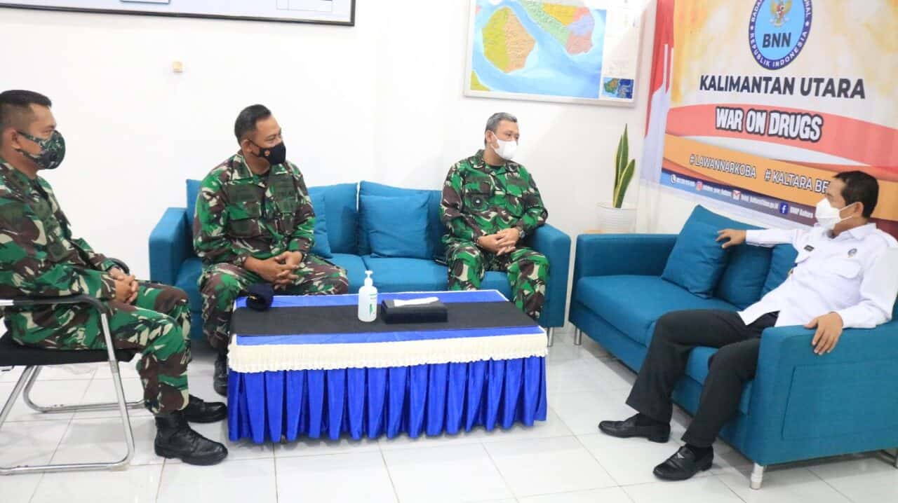 KEPALA BNNP KALTARA MENERIMA KUNJUNGAN SILAHTURAHMI DANLANTAMAL XIII TARAKAN KEPALA BNNP KALTARA MENERIMA KUNJUNGAN SILAHTURAHMI DANLANTAMAL XIII TARAKAN