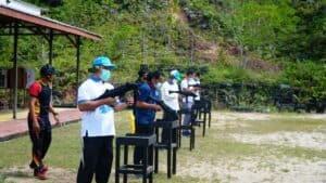 Pada hari Jumat tanggal 11 Juni 2021 bertempat di Lapangan Tembak Sat Brimobda Kaltara personil BNNP jhususnya Bidang Pemberantasan melaksanakan kegiatan latihan peningkatan kemampuan menembak dengan menggunakan Senjata Api laras panjang dan pendek Inventaris BNNP Kaltara. Sebelum latihan menembak personil diberikan Arahan oleh Kepala BNNP Kalimantan Utara Brigjend Pol. Samudi, S.I.K., M.H dan instruktur tentang menggunakan senjata dan cara mengamankan serta cara melakukan penembakan secara benar selanjutnya pelaksanaan menembak dengan jarak tembak kurang lebih 25 meter. #warondrugs #indonesiabersinar #kaltarabersinar