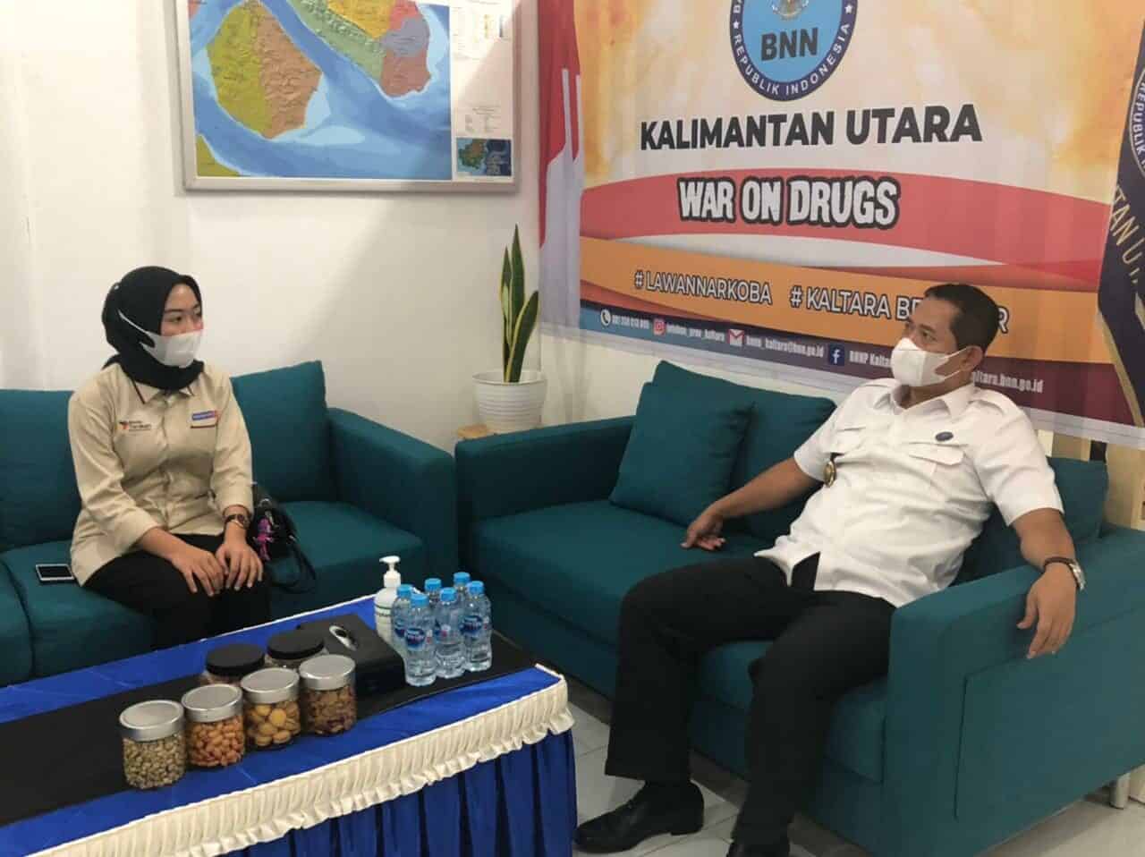 AUDIENSI DARI PIHAK TARAKAN TV DENGAN KEPALA BNNP KALIMANTAN UTARA PERIHAL PELAKSANAAN ACARA EDITORIAL PAGI DALAM RANGKA PERINGATAN HANI 2021 AUDIENSI DARI PIHAK TARAKAN TV DENGAN KEPALA BNNP KALIMANTAN UTARA PERIHAL PELAKSANAAN ACARA EDITORIAL PAGI DALAM RANGKA PERINGATAN HANI 2021