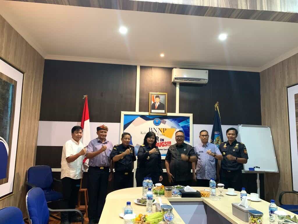 MENERIMA KUNJUNGAN KEPALA KANTOR WILAYAH DIREKTORAT JENDERAL BEA DAN CUKAI KALIMANTAN BAGIAN TIMUR BESERTA ROMBONGAN MENERIMA KUNJUNGAN KEPALA KANTOR WILAYAH DIREKTORAT JENDERAL BEA DAN CUKAI KALIMANTAN BAGIAN TIMUR BESERTA ROMBONGAN