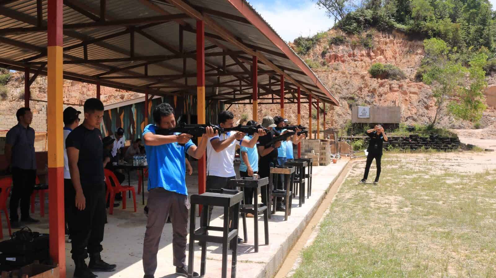LATIHAN PENINGKATAN SKILL KEMAMPUAN MENEMBAK BAGI PERSONIL BNNP KALTARA LATIHAN PENINGKATAN SKILL KEMAMPUAN MENEMBAK BAGI PERSONIL BNNP KALTARA