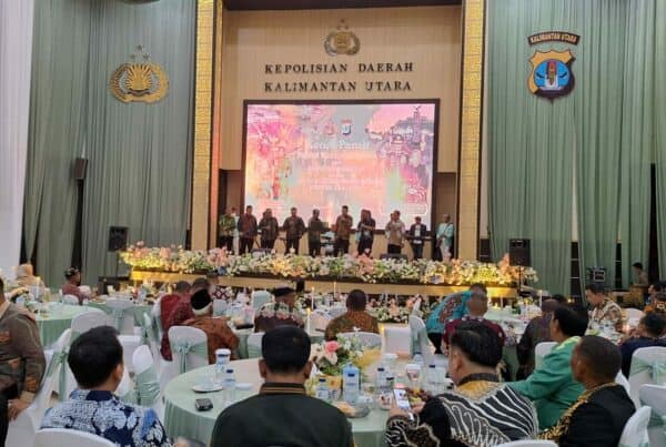 MENGHADIRI ACARA PISAH SAMBUT WAKAPOLDA PROVINSI KALIMANTAN UTARA