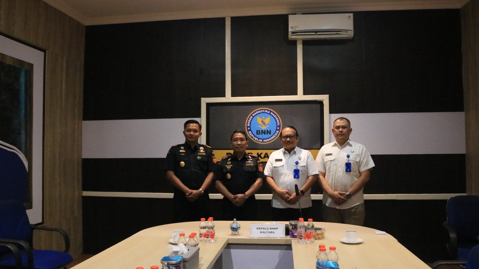 MENERIMA KUNJUNGAN SILAHTURAHMI KEPALA BEA CUKAI TARAKAN Konsep Otomatis