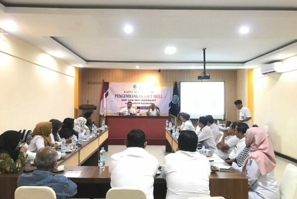 RAPAT KOORDINASI PROGRAM PENGEMBANGAN SOFT SKILL SMP DAN SMU SEDERAJAT DI KABUPATEN BULUNGAN RAPAT KOORDINASI PROGRAM PENGEMBANGAN SOFT SKILL SMP DAN SMU SEDERAJAT DI KABUPATEN BULUNGAN
