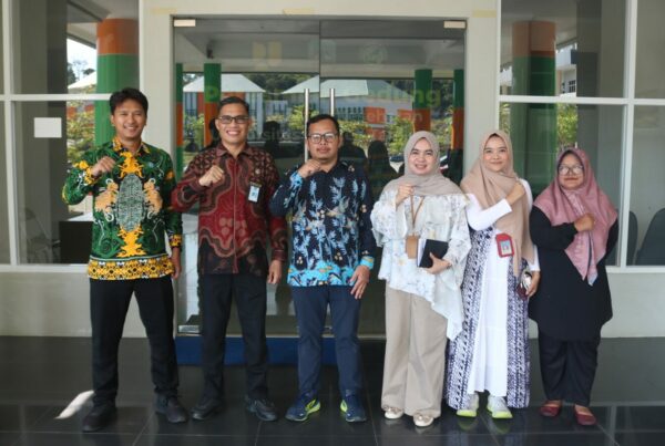 FIKES UBT SIAP DUKUNG IMPLEMENTASI PROGRAM KELURAHAN BERSINAR MELALUI KAJIAN AKADEMIK FIKES UBT SIAP DUKUNG IMPLEMENTASI PROGRAM KELURAHAN BERSINAR MELALUI KAJIAN AKADEMIK